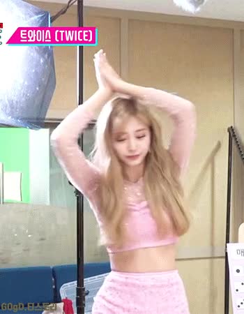 아기상어 쯔위 3.gif