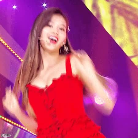 사나는 섹시하다 6.gif