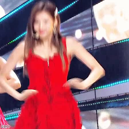 사나는 섹시하다 7.gif
