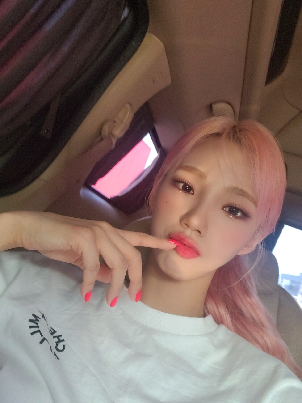 44969102-3CAE-48D9-BEF1-64DA827A678C.jpeg 유니버스 FNS 여름