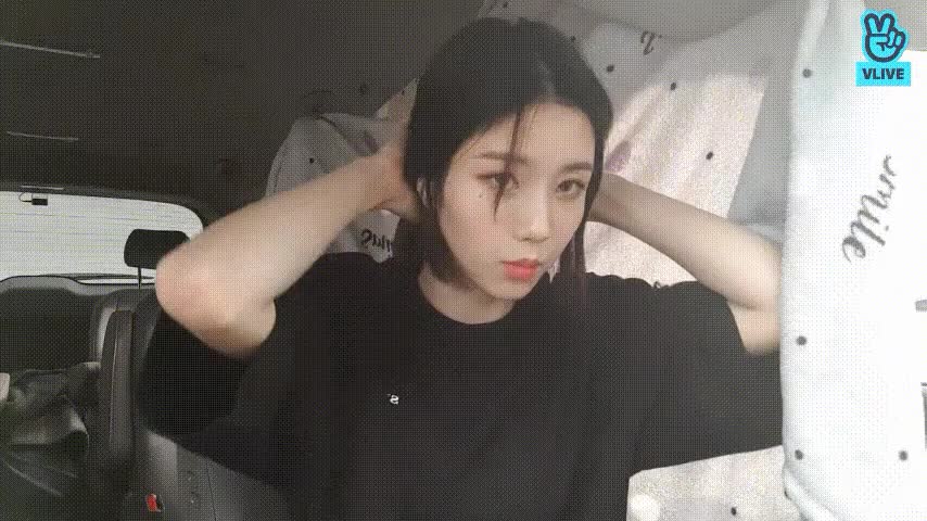 머리카락 뒤로 묶어보는 권은비 - 꾸르