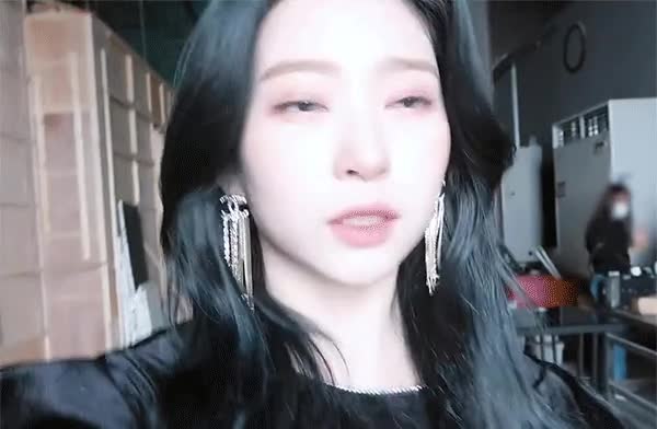김민주 셀카모드 미모 ㄷㄷ 1.gif