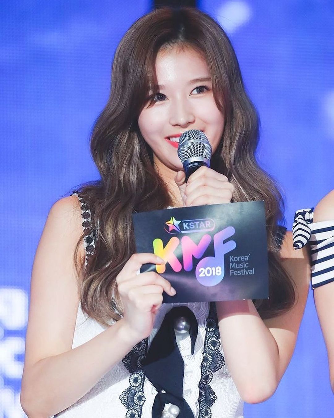 sana_twice2129_p_Cd28XLtFEhA_1.jpg