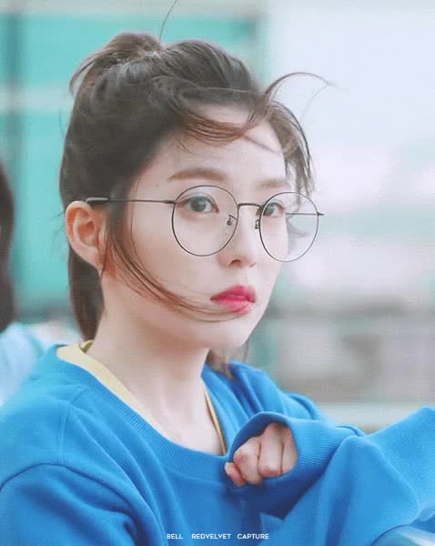안경 쓴 레드벨벳 아이린.gif