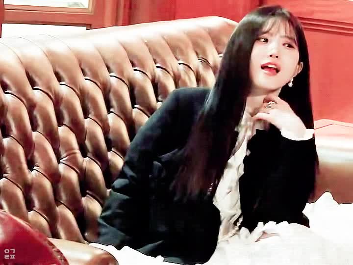 220402_FM_1.24_weverse_magazine_behind (9).gif