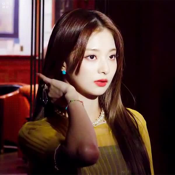 220402_FM_1.24_weverse_magazine_behind (15).gif
