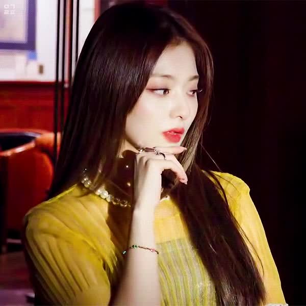 220402_FM_1.24_weverse_magazine_behind (16).gif