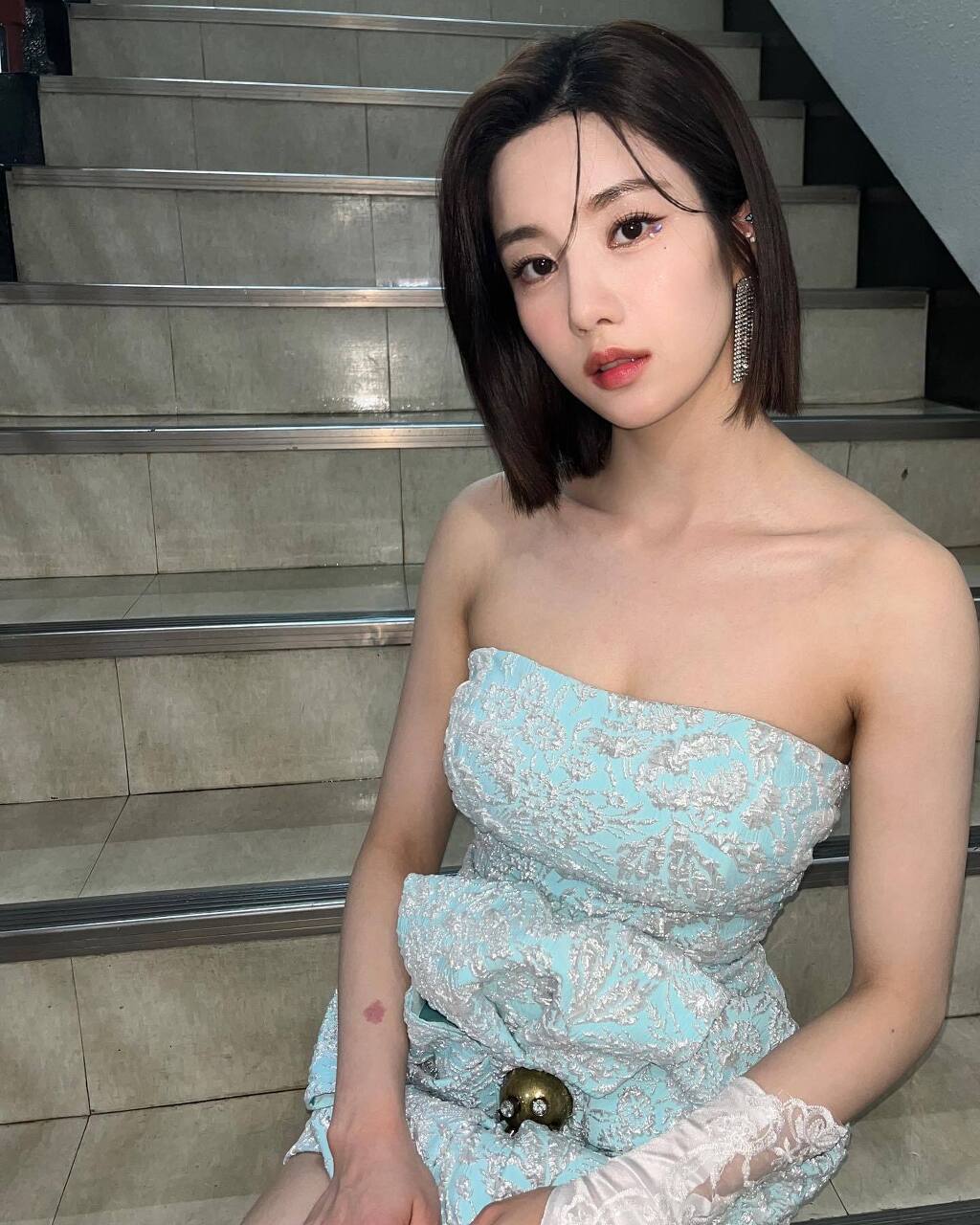 권은비 섹시 오프숄더 의상 6.jpg