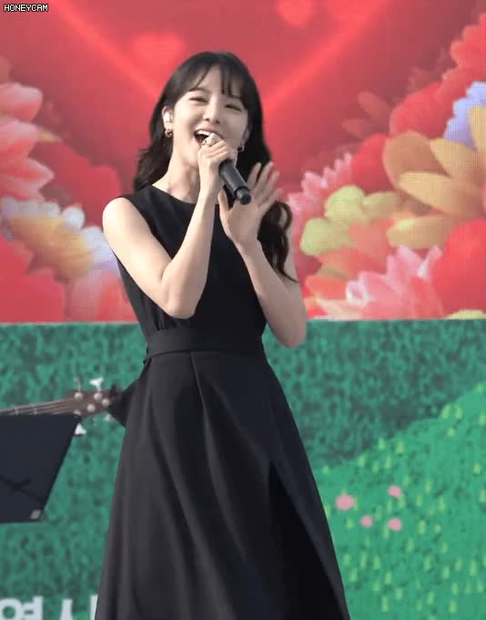 송소희 블랙 원피스 미모 2.gif