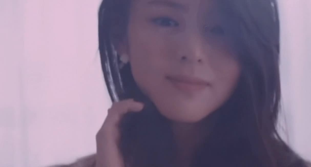 실물이 진짜 이쁘다는 한소희 1.gif