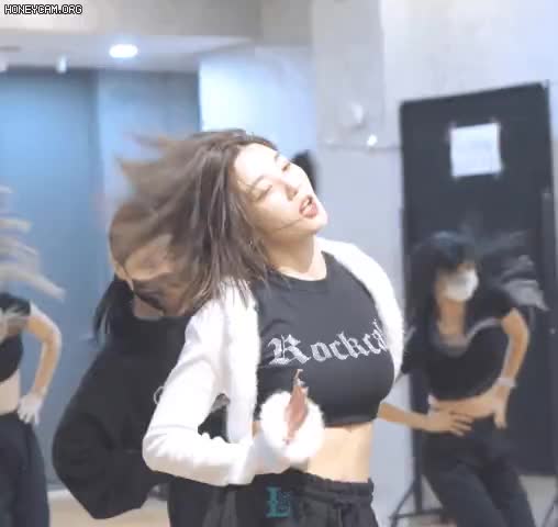 f02e8e044ad30dba5bade99ee7a5d963_1651540069_9012.gif