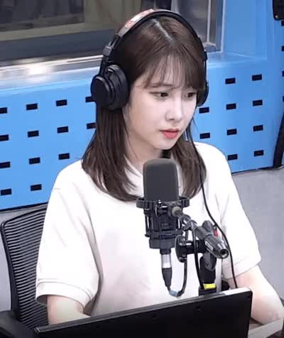 초등학교 1학년때 15kg 밖에 안나갔다는 러블리즈 유지애 24.gif