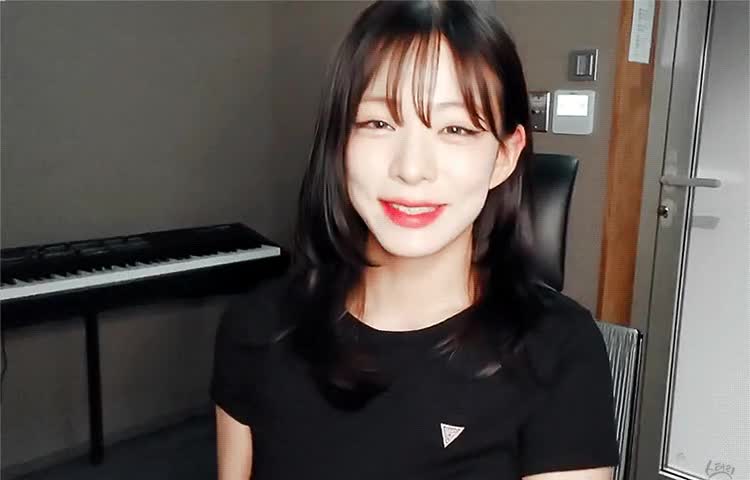 브이앱하는 프로미스나인 채영 8.gif