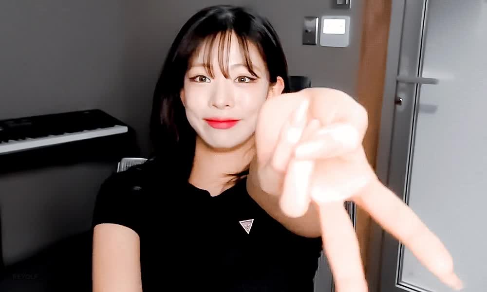 브이앱하는 프로미스나인 채영 10.gif
