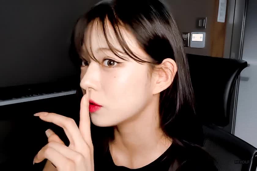 브이앱하는 프로미스나인 채영 3.gif