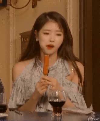 소세지 먹는 러블리즈 미주 2.gif
