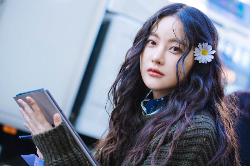 머리에 꽃 꽂은 오연서