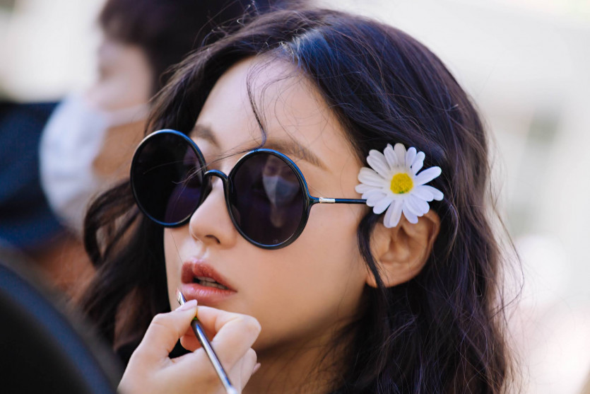 머리에 꽃 꽂은 오연서