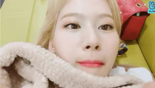 사나의 볼빵빵 공격 1.gif