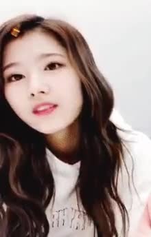 사나의 볼빵빵 공격 5.gif