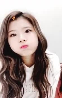 사나의 볼빵빵 공격 6.gif