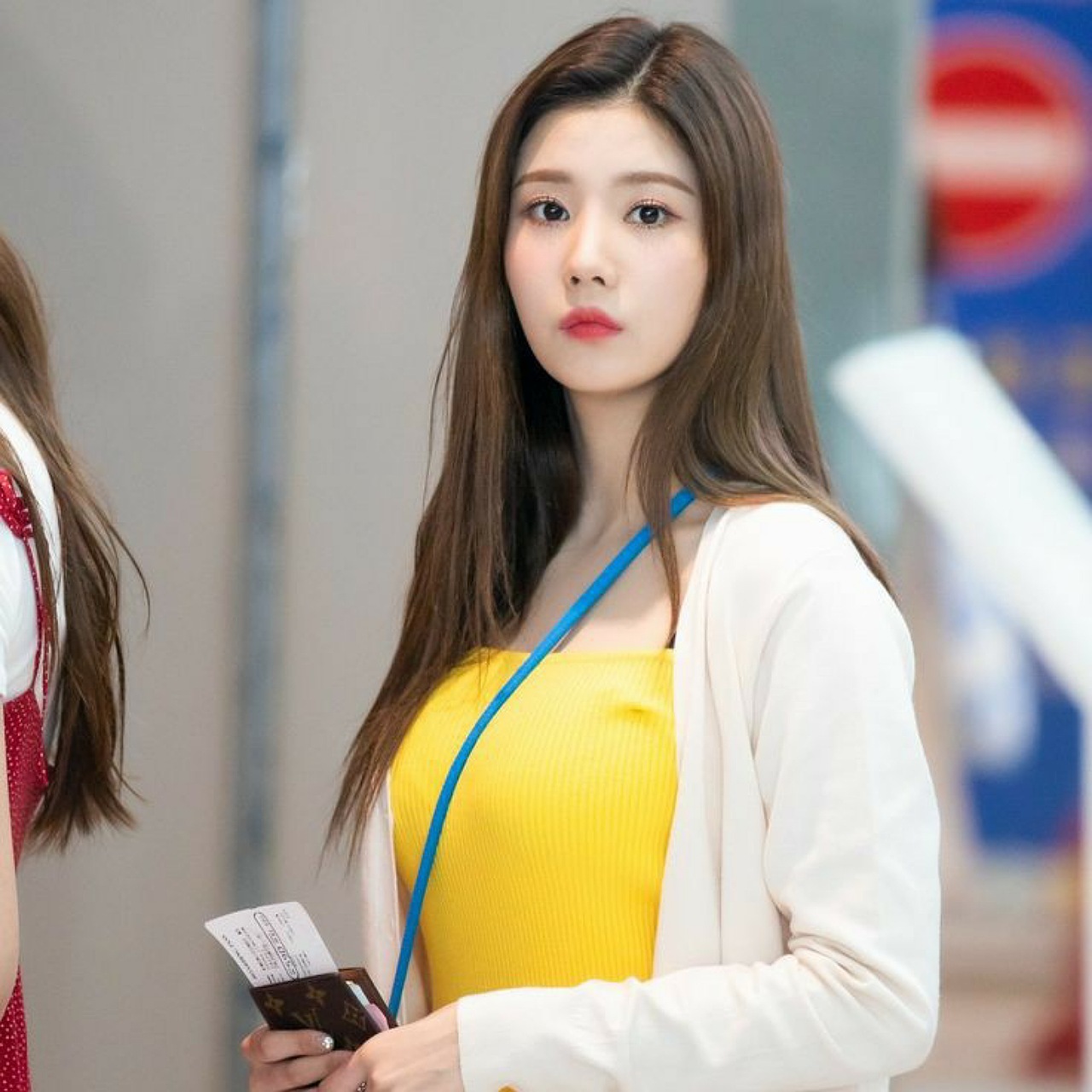 권은비 크로슴백 4.jpg