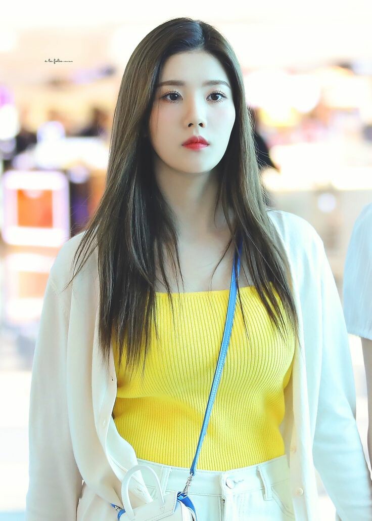 권은비 크로슴백 6.jpg