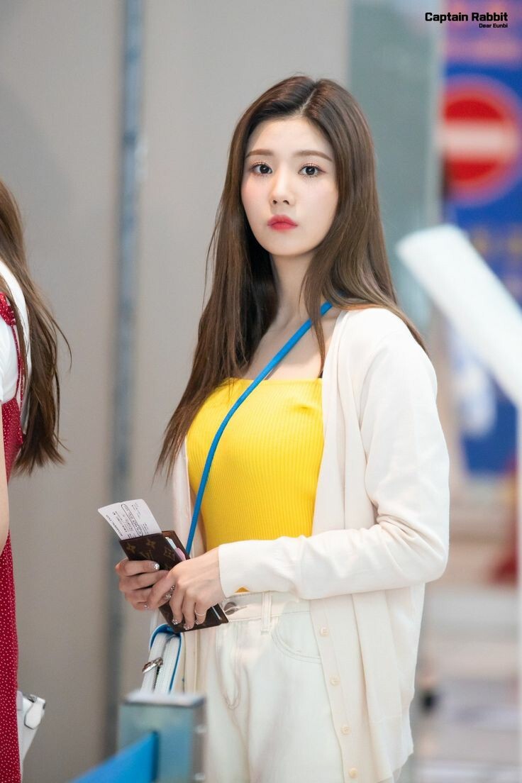 권은비 크로슴백 9.jpg