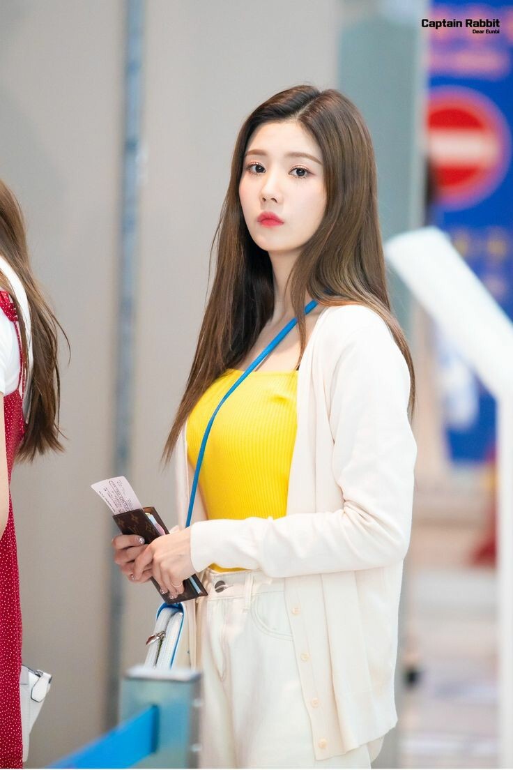 권은비 크로슴백 8.jpg
