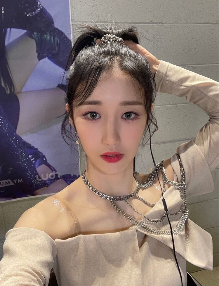 vlive_photo_1643229080554.jpg