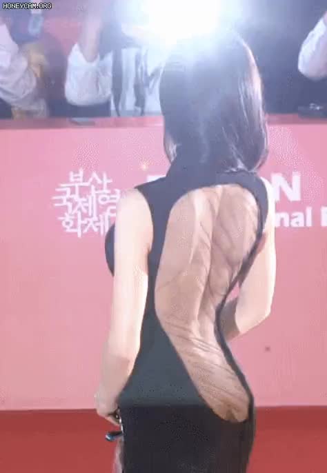 강한나 복장 레전드2.gif