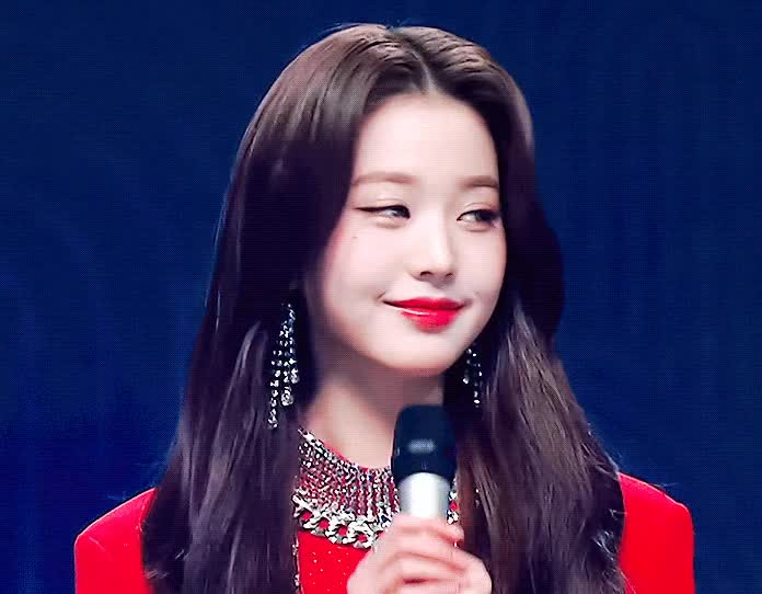 장원영 (아이브).gif