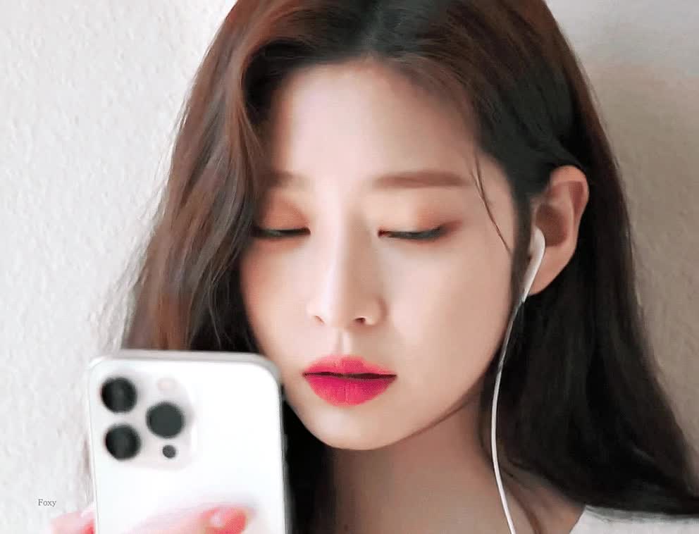 김민주.gif