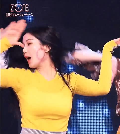 권은비 노란색 티셔츠 3.gif