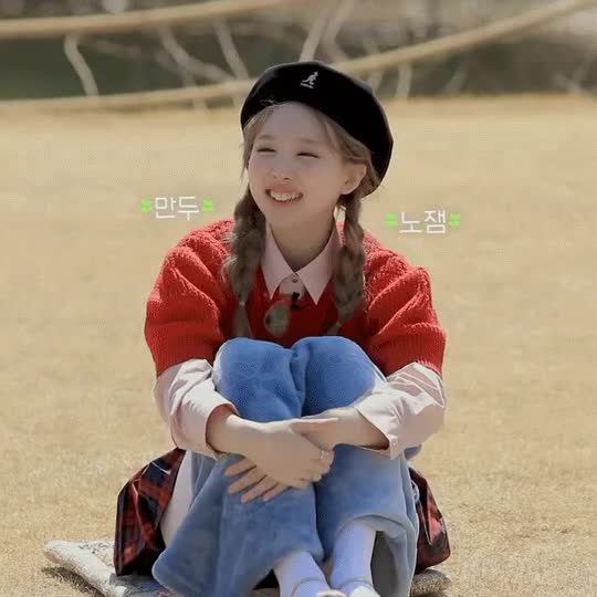 봄소풍 트와이스 나연 3.gif