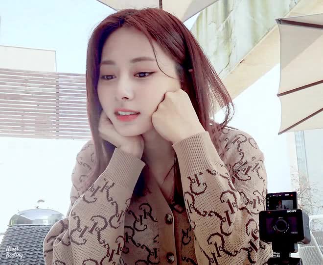 짠_하는 게 좋은 쯔위 5.gif