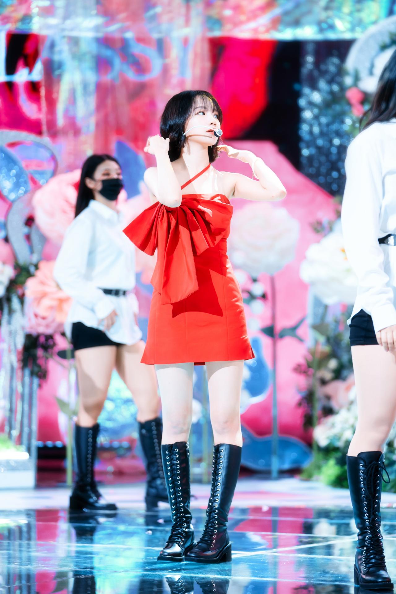 616cb97d29559131a913f294-p.jpg
