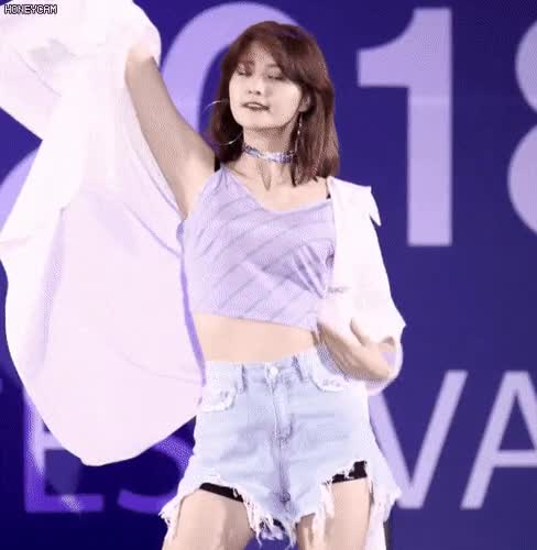 고척돔에 등장한 야잘알 누나 EXID 정화 2.gif