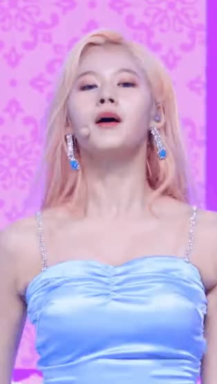 팔 드는 요망사나 3.gif
