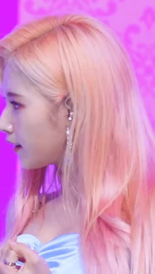 팔 드는 요망사나 2.gif