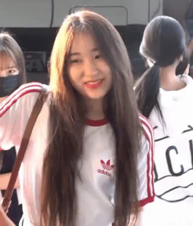 이채연의 만원의 행복.gif
