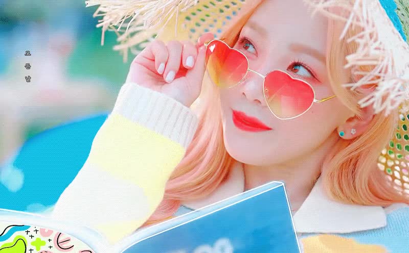 핑크핑크한 소녀시대 태연 2.gif