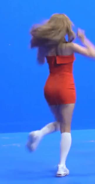 섹시 큐티 청순 다 가능한 섹시 아이돌 사나 1.gif