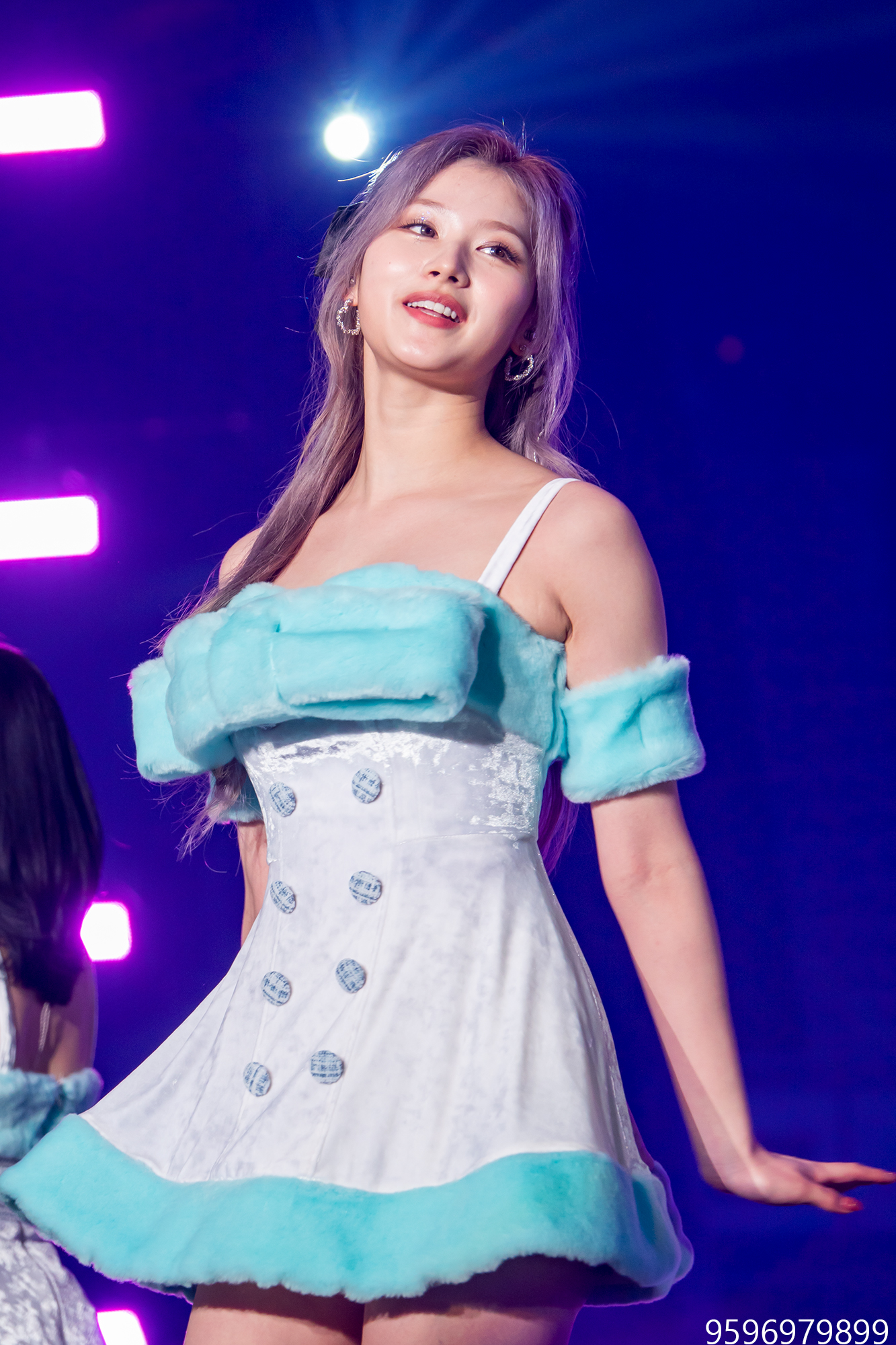 콘서트 월드투어 사나 5.jpg