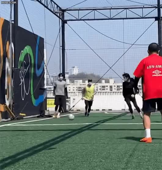 매주 동호회 풋살 뛰는 송소희 5.gif