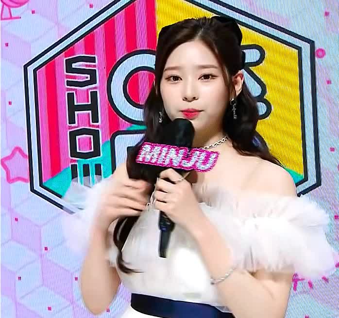 MINJU 김민주.gif
