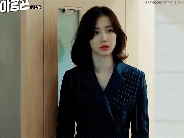 안경 벗은 장겨울 선생님 - 꾸르