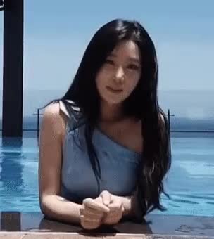 청바지 올리는 조현 9.gif