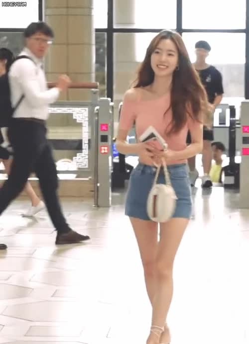 진세연 공항패션1.gif