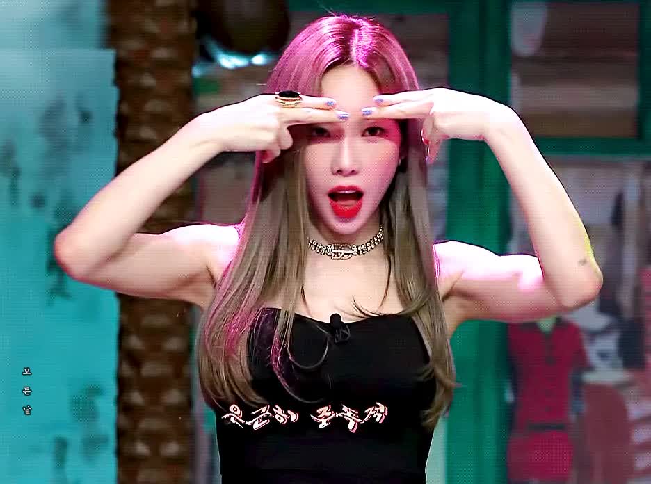 놀토 스파이 태연 3.gif